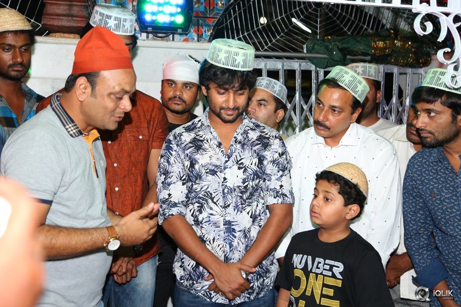 Krishna-Gadi-Veera-Prema-Gaadha-Movie-Team-Visits-Kadapa-Darga